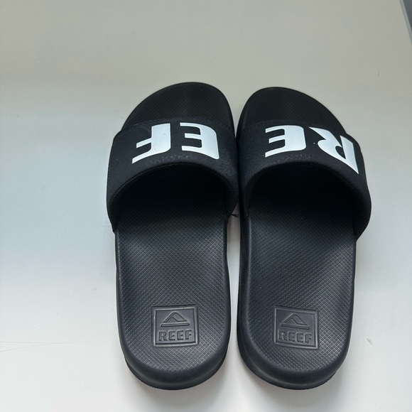 Reef Slides Size 2/3 - Picture 3 of 3